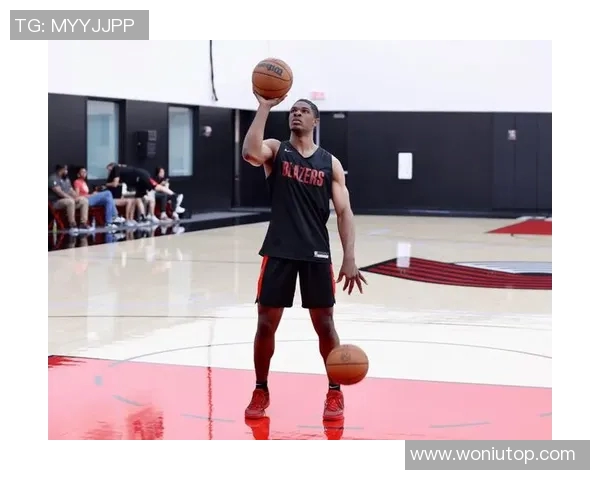 拓记:开拓者主场表演赛精彩纷呈新秀整蛊活动引发全场欢笑 拓记:开拓者主场表演赛精彩纷呈新秀整蛊活动引发全场欢笑