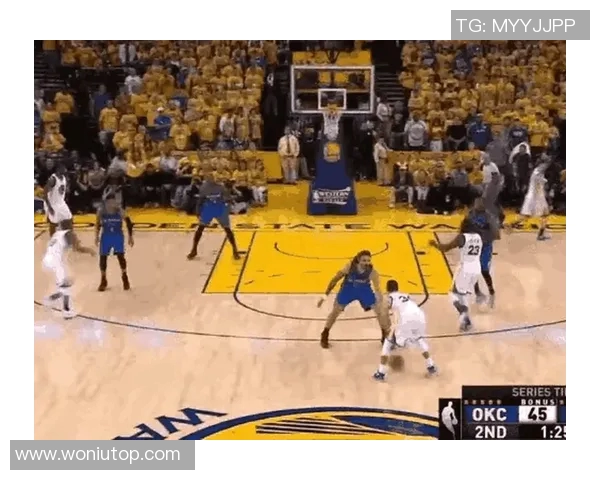 詹姆斯外线接球 突破急停三分命中