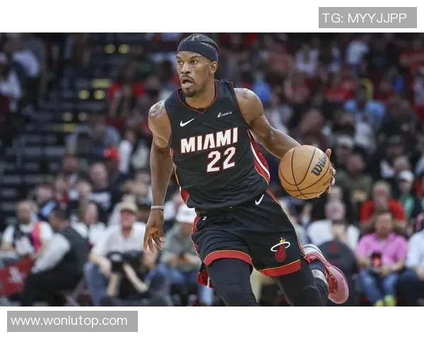 巴特勒持球突破 晃开防守上篮命中