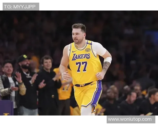 我湖首胜来了，还得是东契奇这个大腿，49+11+8，刷爆湖人纪录