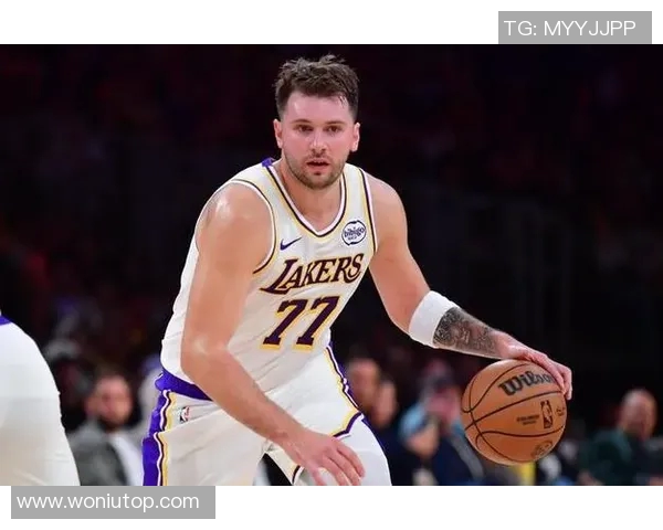 湖人爆冷！东契奇35+8里夫斯拉胯，斯玛特26+3尽全力，老詹19+15